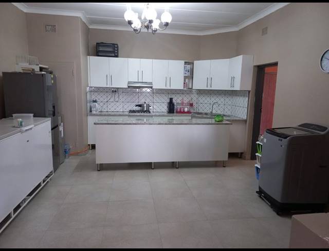 4 BEDROOM HOUSE FOR SALE IN FAUNA PARK